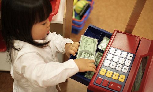 6 Tips to Teach Kids to Save Money